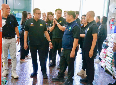 ลงพื้นที่ตรวจเยี่ยมติดตามผลการดำเนินงานการรวบรวมผลไม้ของสหกรณ์การเกษตรเพื่อการตลาดลูกค้า ธกส. นครศรีธรรมราช จำกัด โดยมี นายสมโชค จันทร์ใหม่ ประธานกรรมการ นายครรชิต พานชาตรี ผู้จัดการสหกรณ์ และเจ้าหน้าที่สหกรณ์ ให้การต้อนรับ ณ สหกรณ์การเกษตรเพื่อการตลาดลู ... พารามิเตอร์รูปภาพ 12